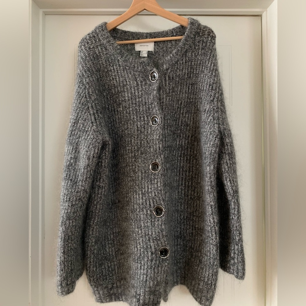Elegant Gray Knit Cardigan